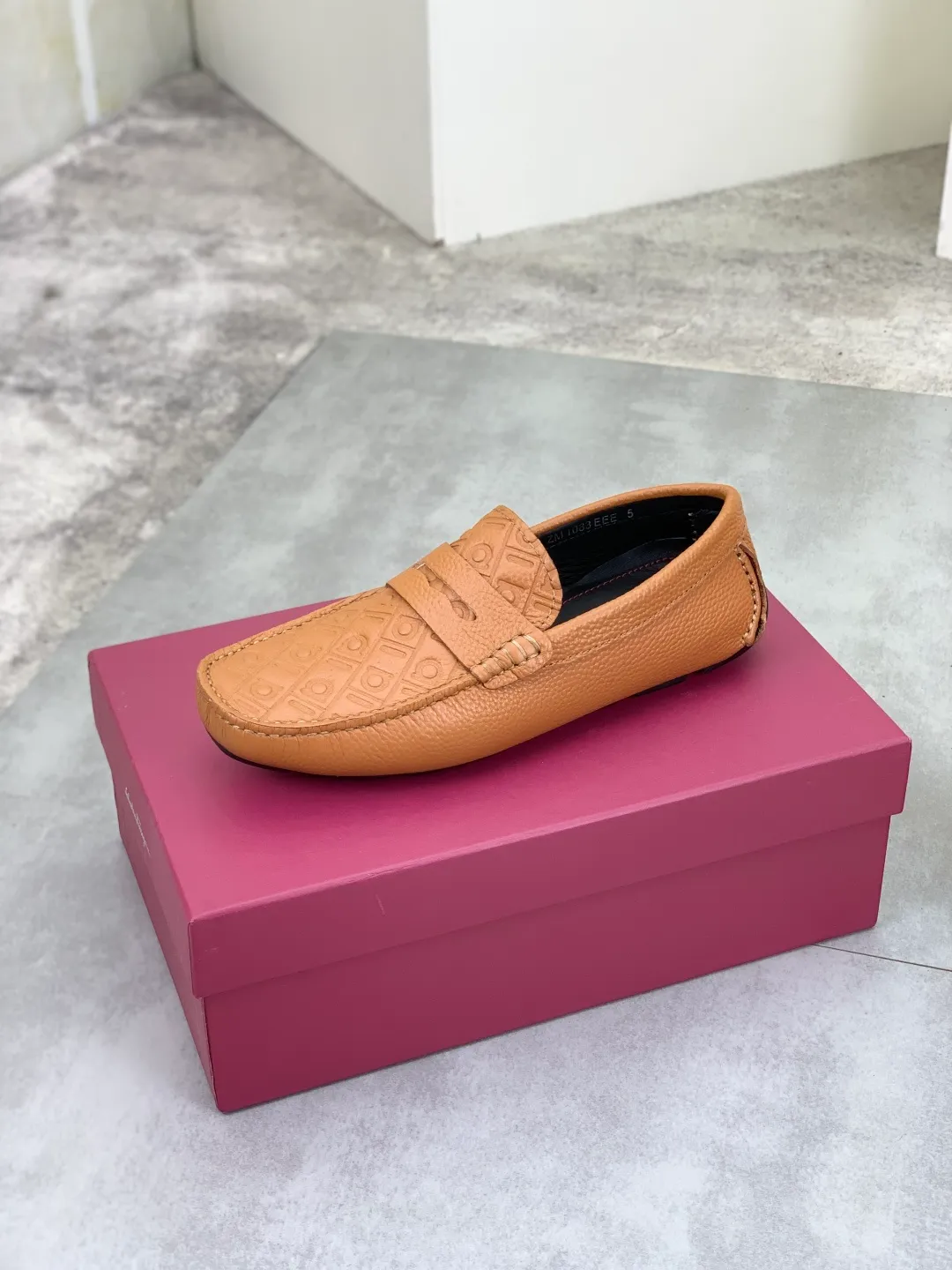 Men's shoes 💰P542 New model, high quality [Ferragamo/Ferragamo] Latest lazy slip-on shoes Original imported calfskin, imported cowhide lining + original luxury metal buckle + original combination outsole Comparison without pressure Code number: 38-45
